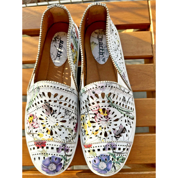 Earth Shoes - Women's Earth Tangelo White Butterfly Printed Leather Cut Out Sneakers 7.5 B